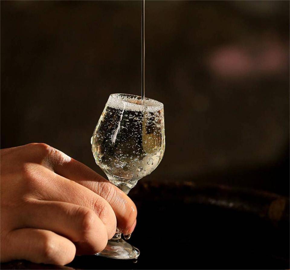 白酒"三大骗局",至今还有很多人深信不疑,你中招没_酒花_酒精_黑心