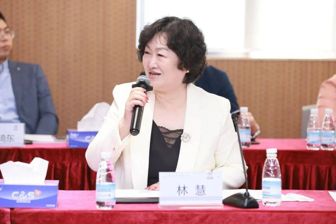 活动最后,深商会常务会长林慧为大家介绍了深商会的发展历程