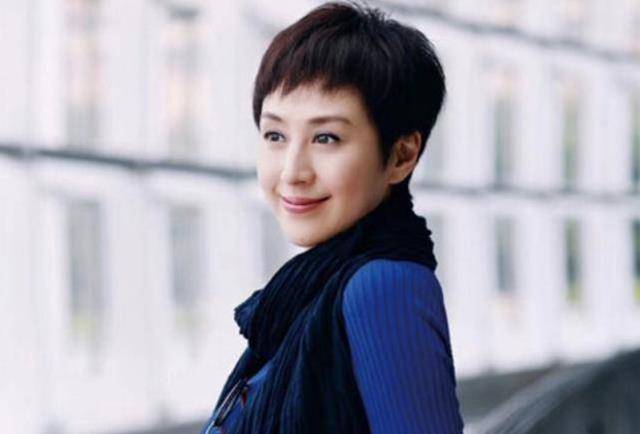 李成儒前妻:国家一级京剧演员,比丈夫小18岁,今离婚13年仍单身_史依弘