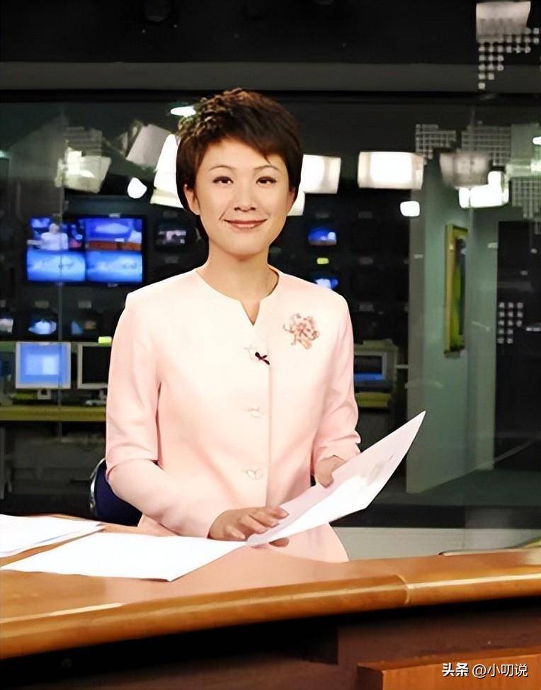 上海卫视新闻女主播图片