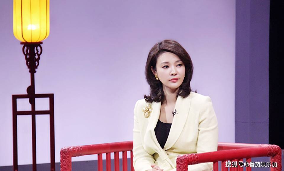 央视主持刘芳菲大雪封山被困,知性貌美楚楚动人,雪中跳舞似尤物_媒体