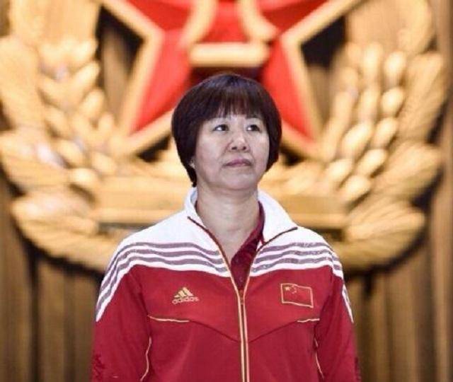 郎平:18岁进入国家队,今带女排夺5连冠,一生都献给了排球_中国女排