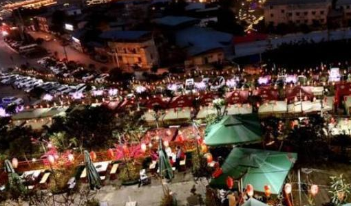 中国最“牛”火锅店，老板包下整座山，999桌露天涮火锅太霸气！(图2)