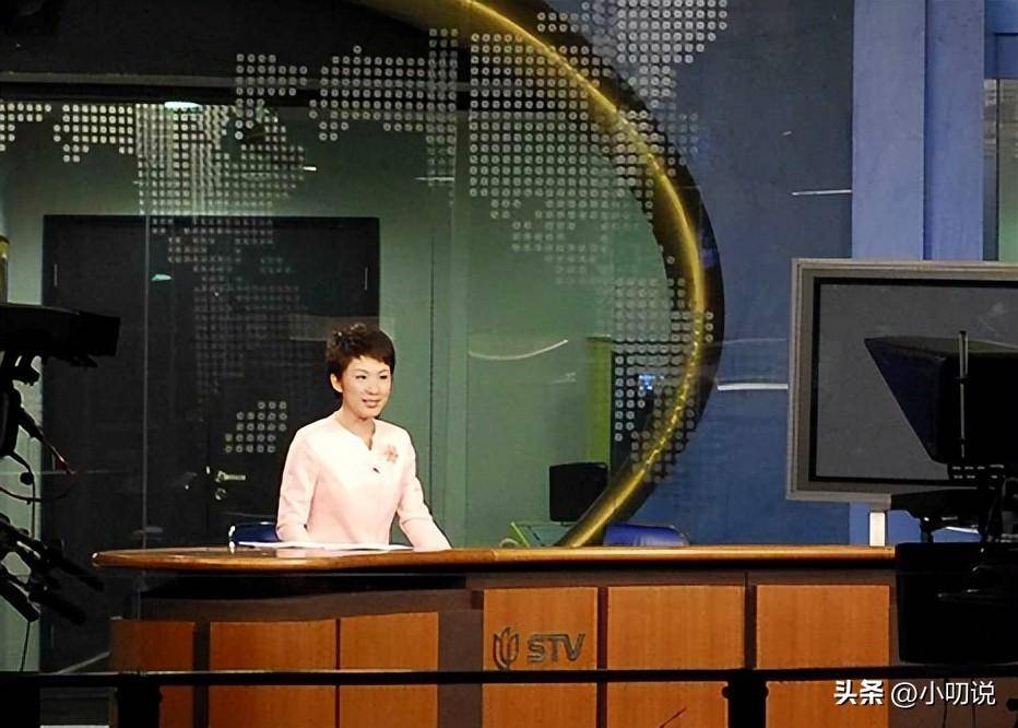 上海新闻夜线女主持人图片