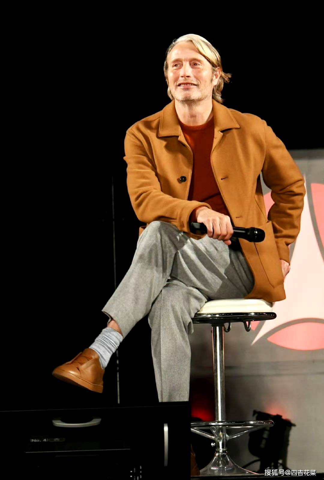 男孩子的精(sao)致(qi)穿搭,要看蕾哈娜男友rocky a$ap_黑色_西装