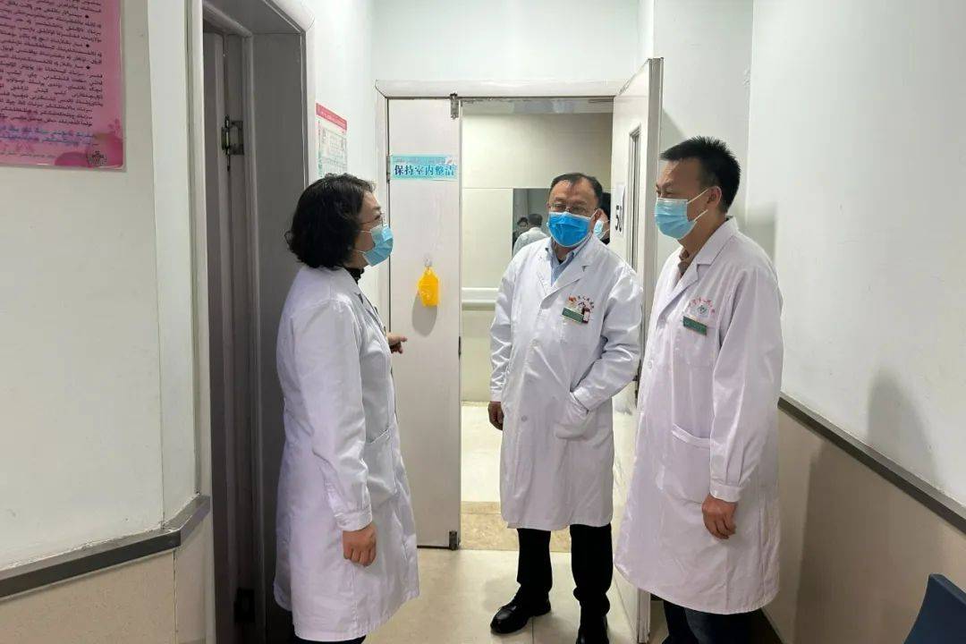 "医"起守护 温暖寒冬|伊宁市人民医院党委慰问儿科全体医护人员_诊疗