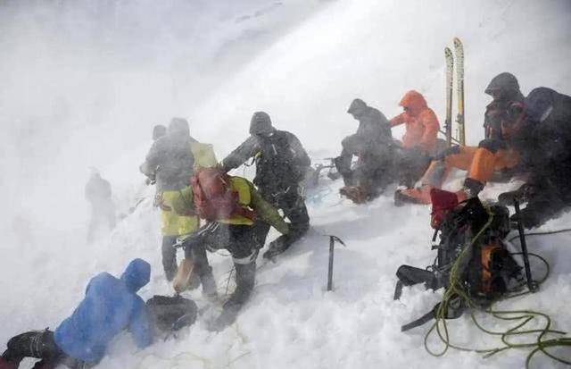 17位登山隊員遇難,7年後發現日記,遇難者臨死前的過程充滿詭異_雪山