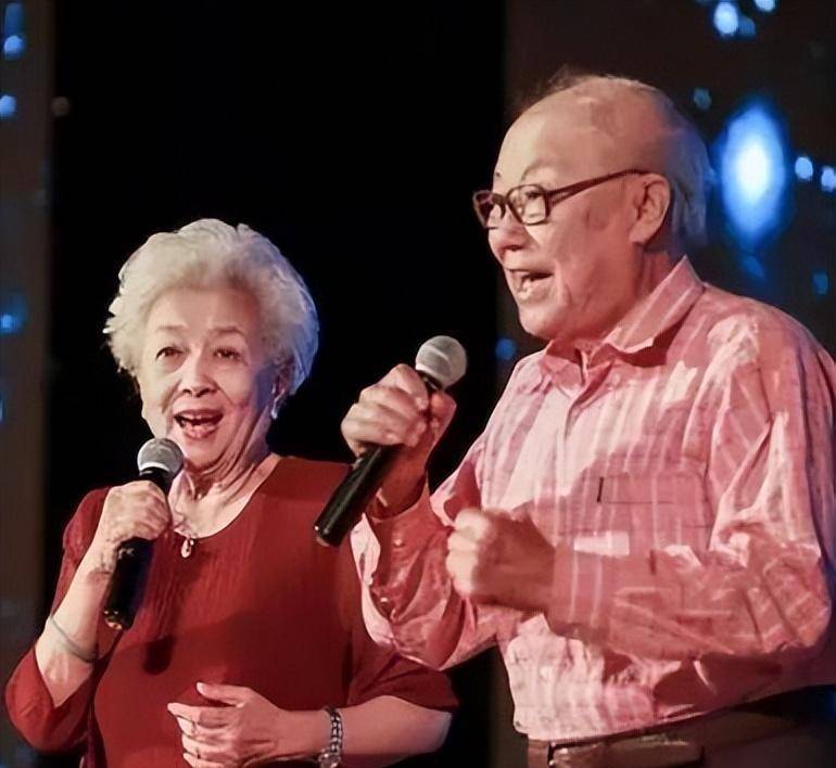 老艺术家谢芳:主动追求张目,与他恩爱一生,曾三代同堂美满幸福_表演