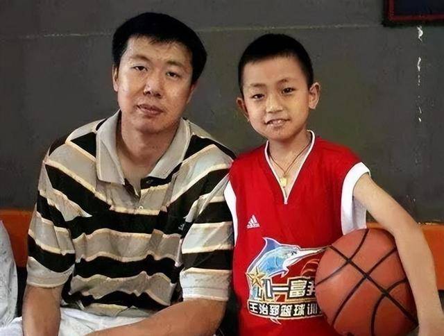 前男篮国手王治郅,与共患难前妻离婚,再婚娶广西卫视美女主持人_篮球