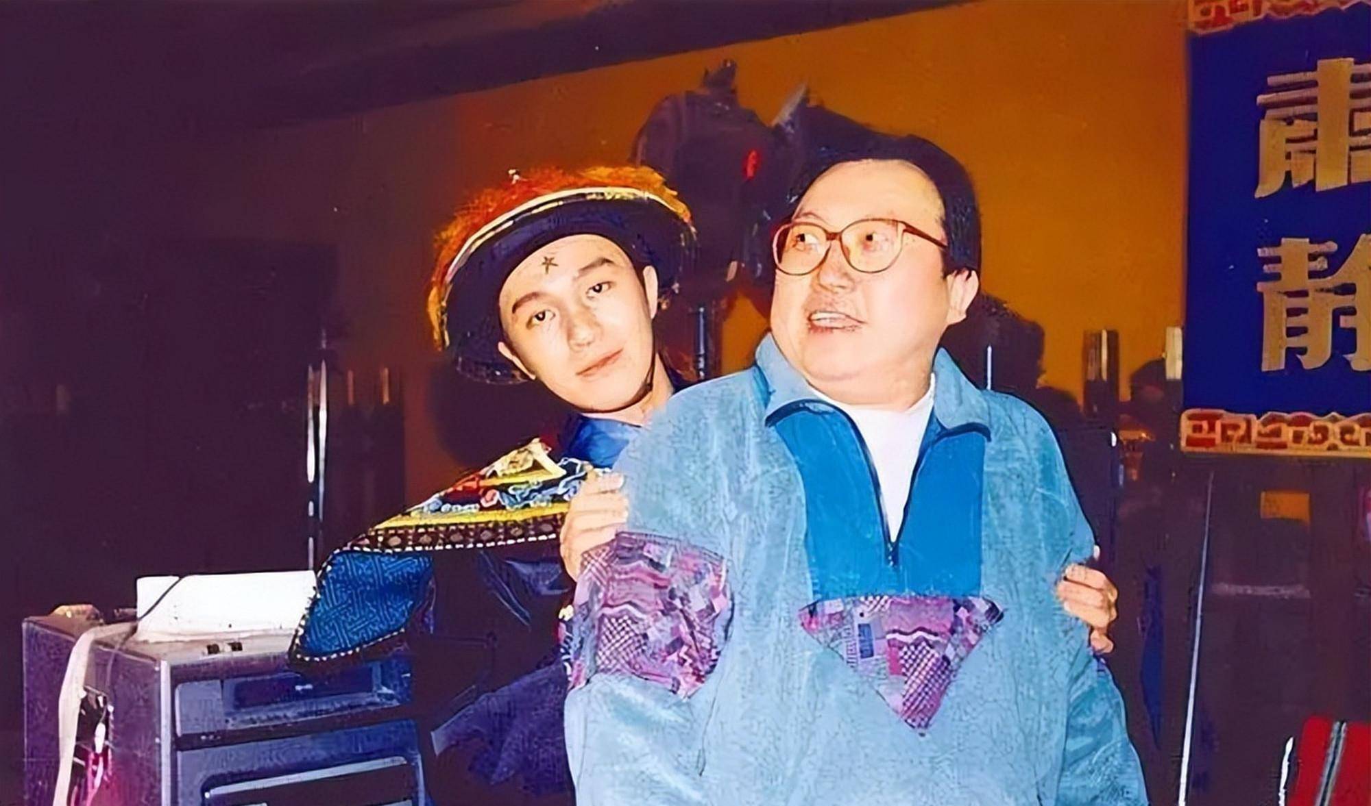 将无厘头的喜剧与李连杰的大师形象结合起来,拍出一部卖点十足的好