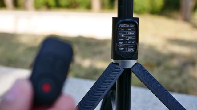 带稳定器的防抖自拍杆,支持AI人脸追踪:奥川M2 PRO体验