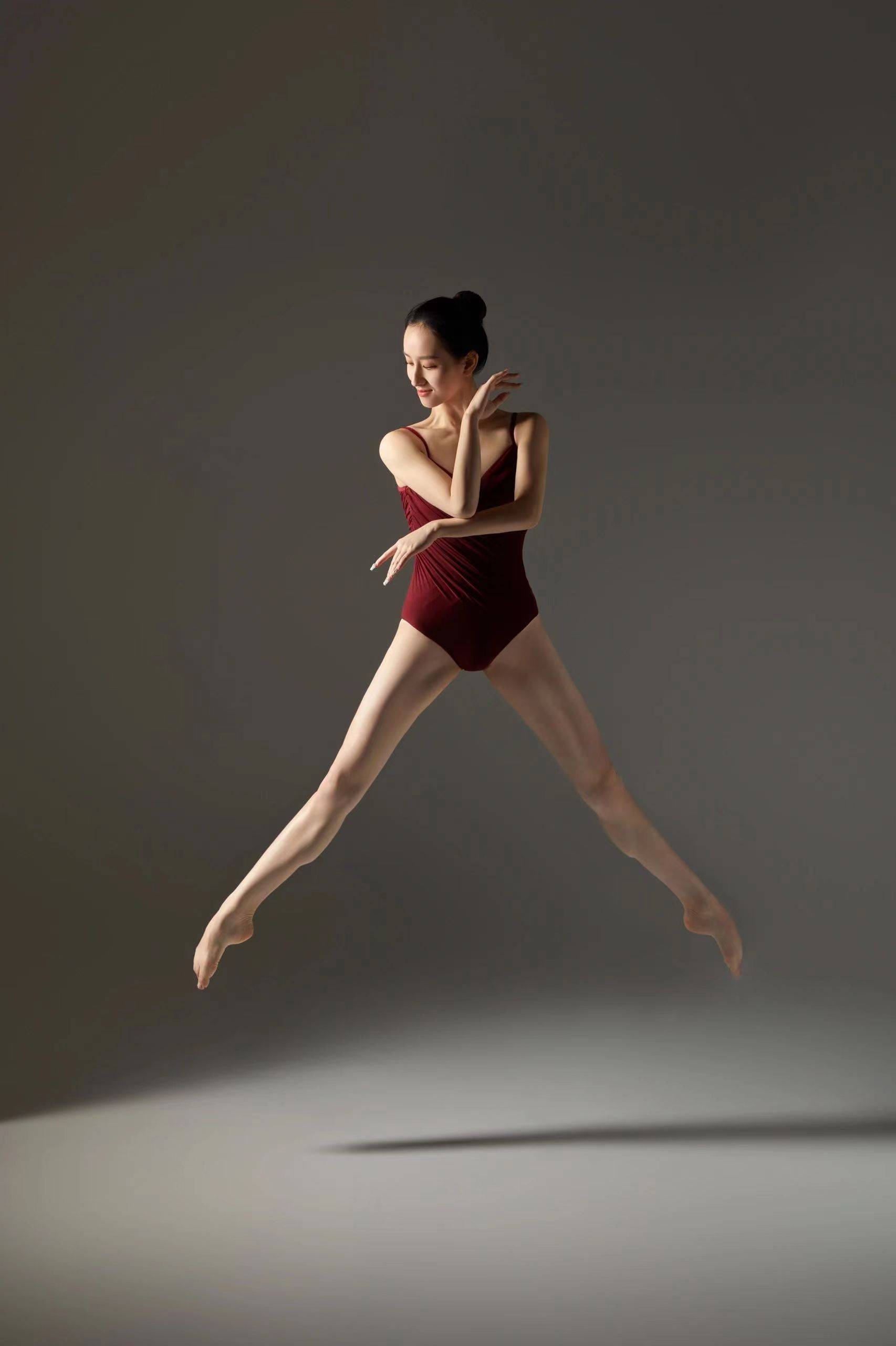 舞蹈老师的秀丽端庄_写真_显高_摄影