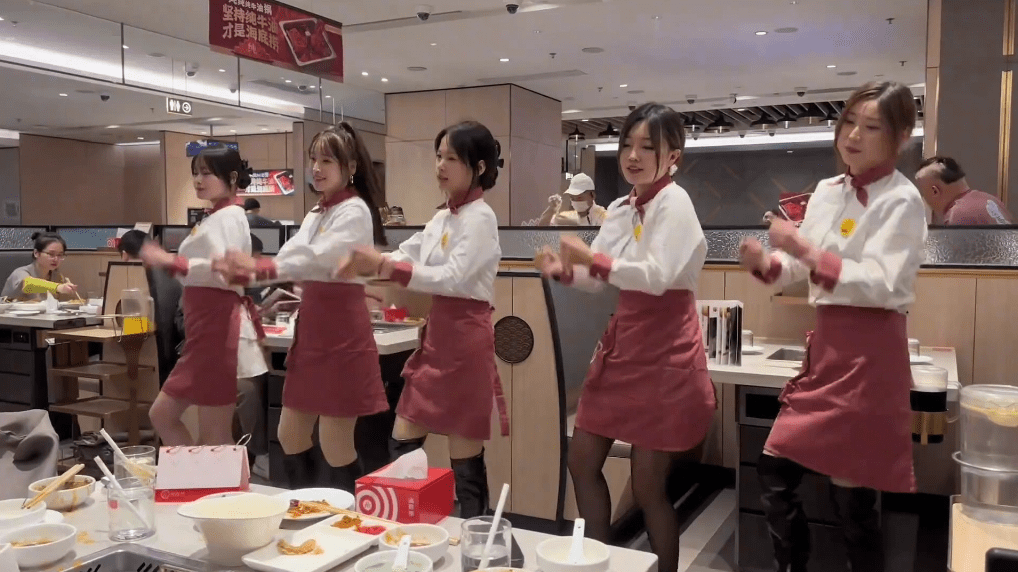 扛过了3年的海底捞,为何反被资本抛弃_张勇_服务_消费