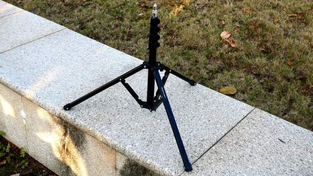 带稳定器的防抖自拍杆,支持AI人脸追踪:奥川M2 PRO体验