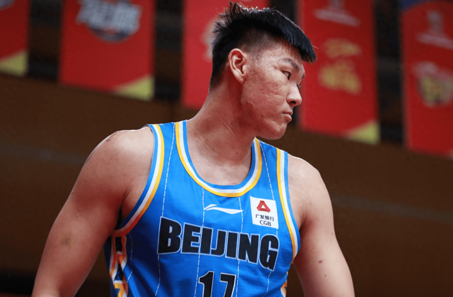 11米神塔空有身高 三冠王当初不该错过周琦?_范子铭_北京_李根