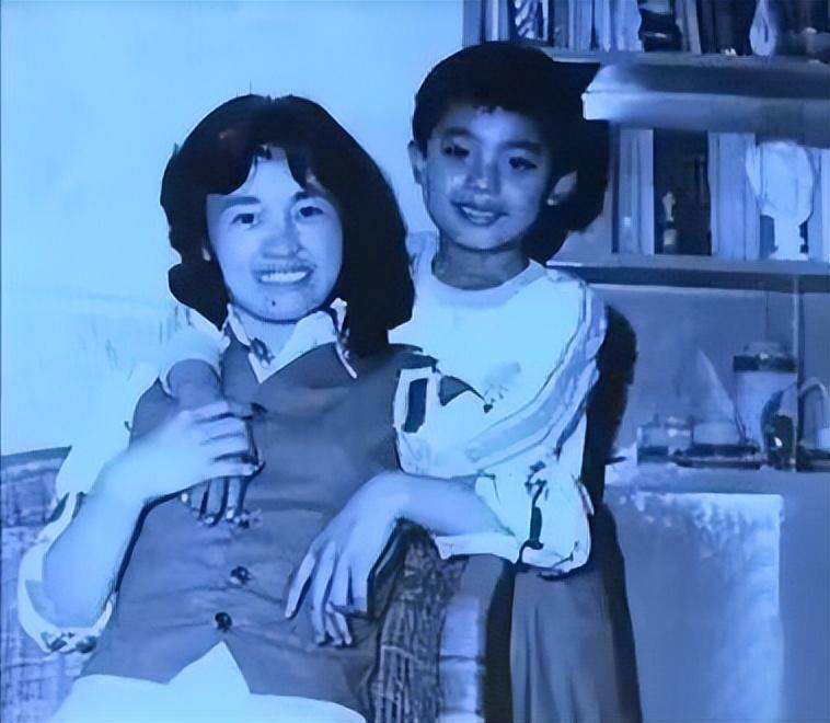 分手42年,朱明瑛仍然单身,人生本不完美,下半生有儿子陪伴足矣_舞台