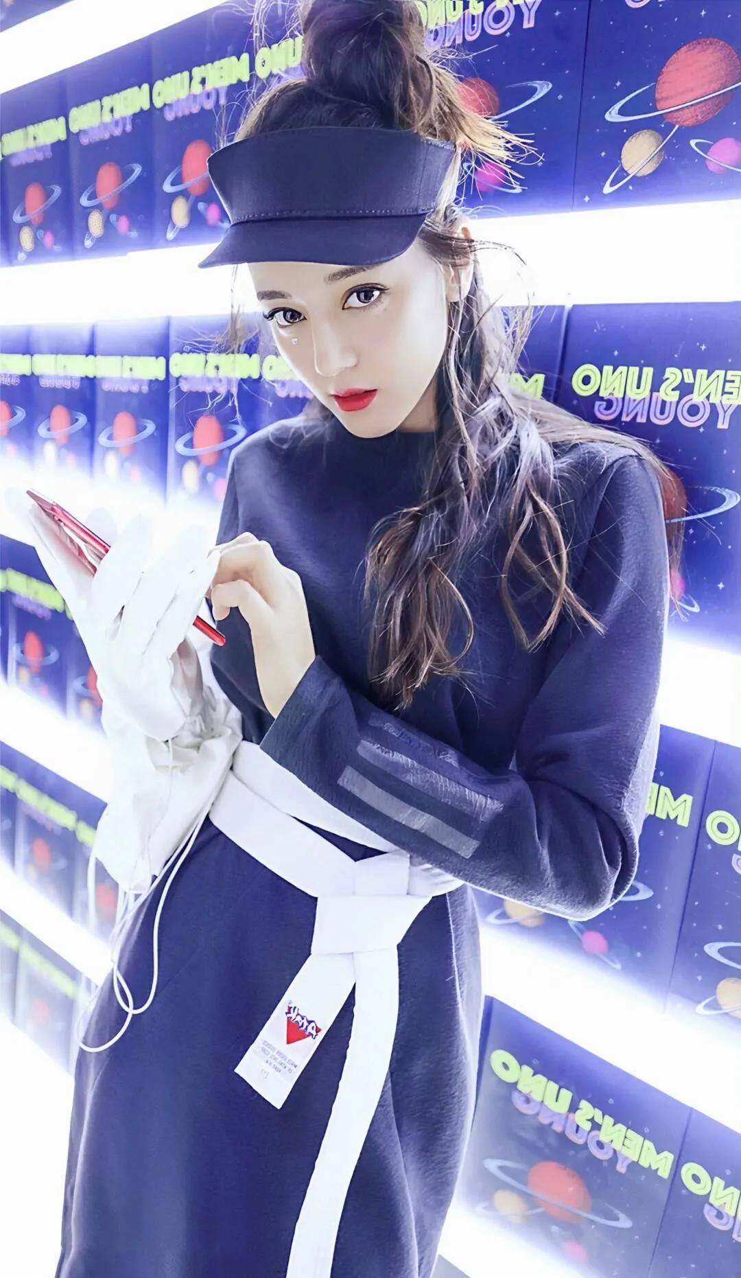有趣的灵魂千篇一律 有趣的皮囊万里挑一迪丽热巴就是 我也