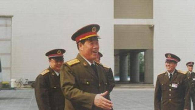 1985年越軍謊稱要停戰,我軍軍長果斷處置,戰後成為大區司令_老山_那拉