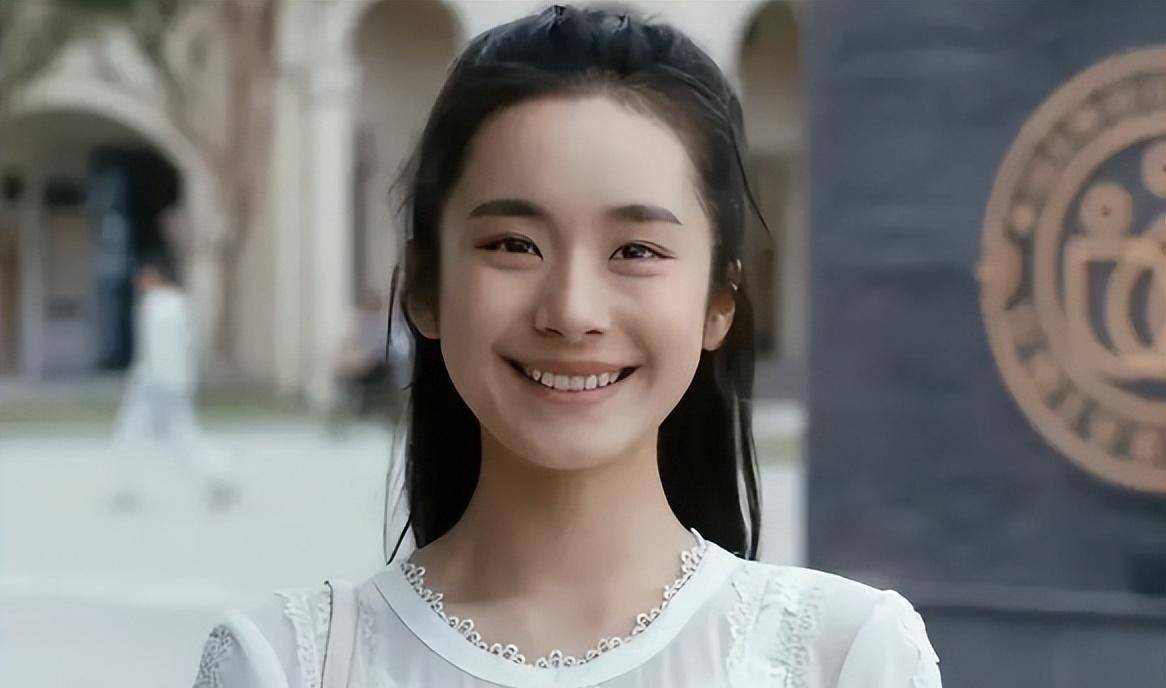 跟王俊凯扮情侣,给谋女郎做配一点不输,《脱轨》女二号不得了_范诗然