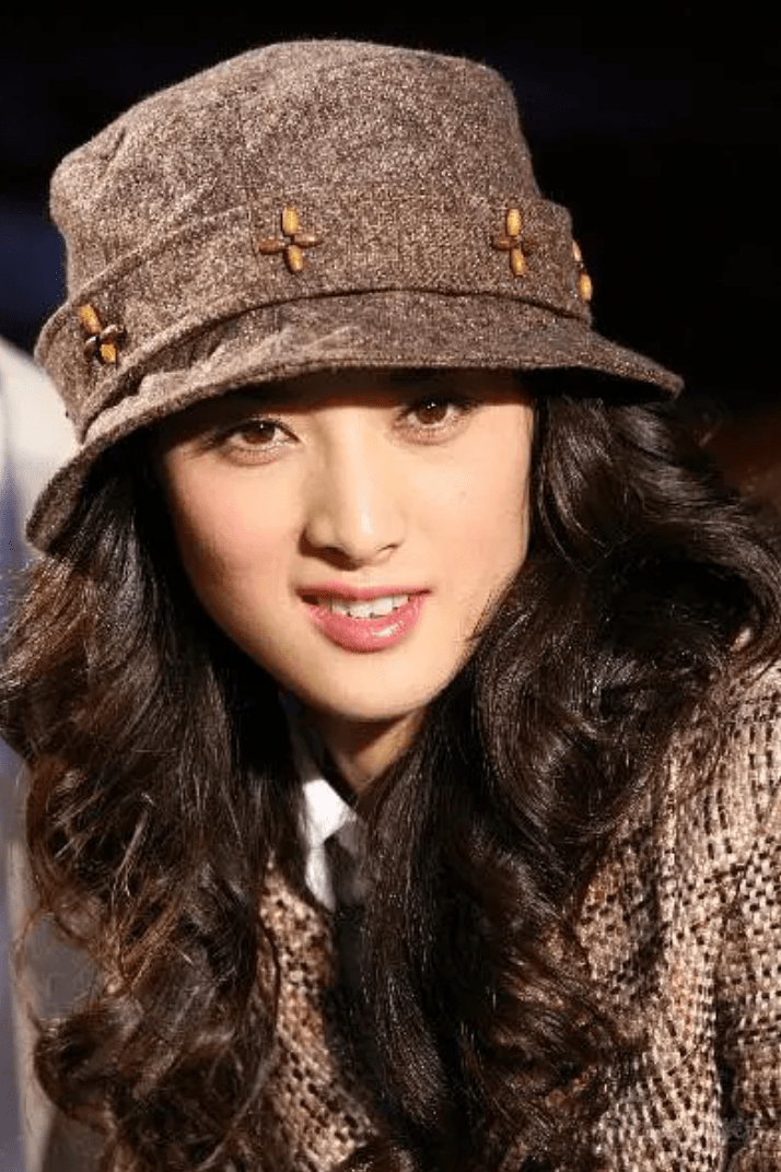 隋俊波:父亲禁止她恋爱,错过靳东保剑锋后被催婚,如今怎样了?