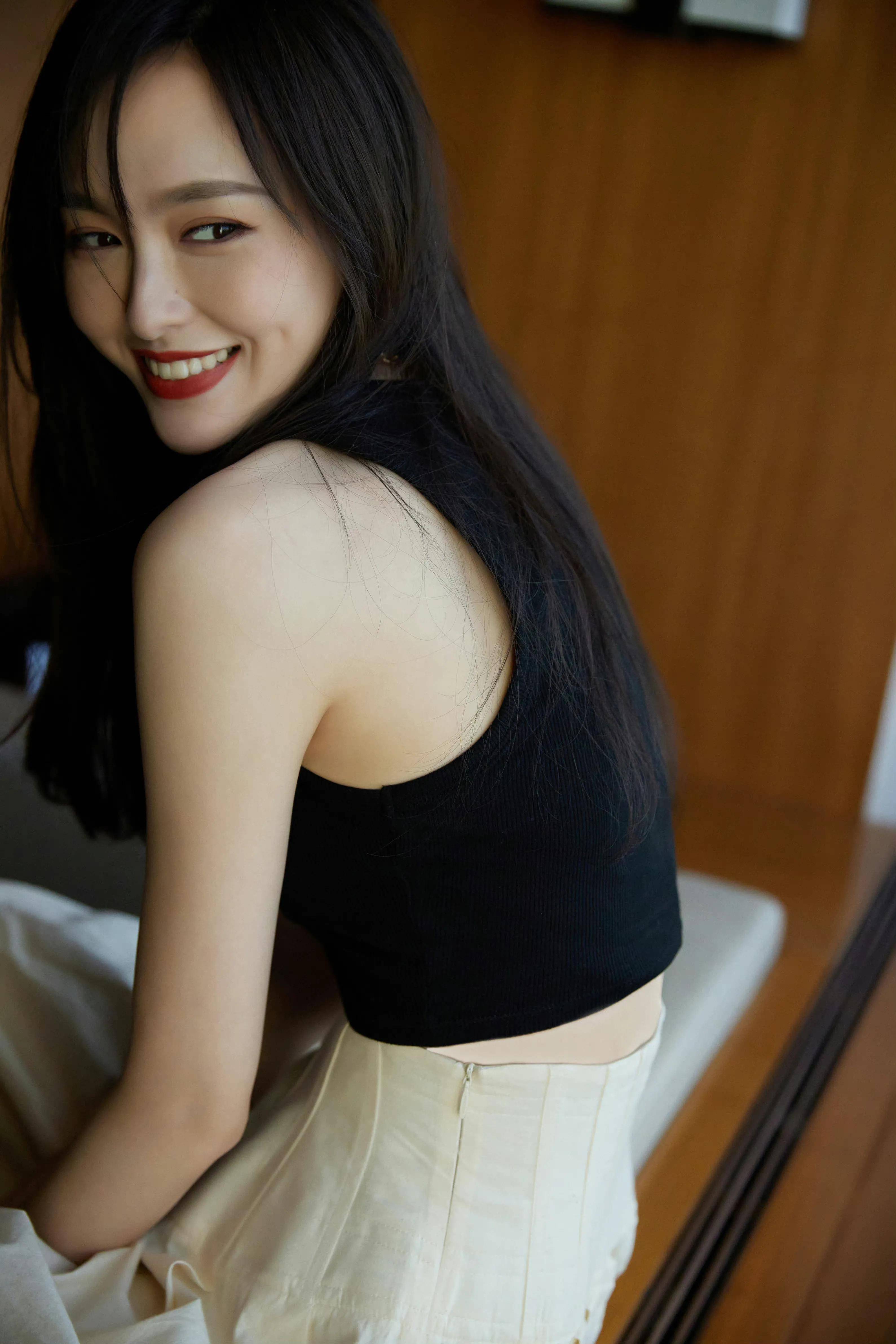 唐嫣新综艺肤白貌美大长腿好美,婚后她被宠成了少女,满满幸福感_玫瑰