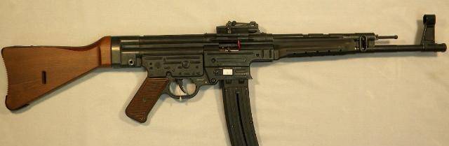 二战时期德国枪械设计的巅峰,自诞生以来就傲视群雄_突击步枪_手枪