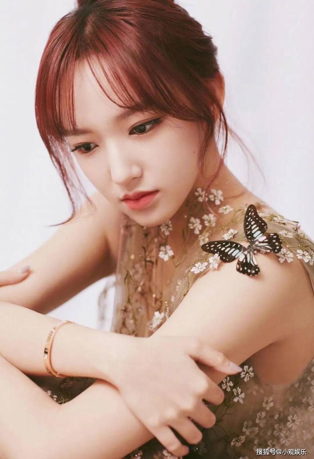 "人间芭比"程潇,建模脸美艳动人,穿泳装度假:不愧被誉为"奶潇"_魅力