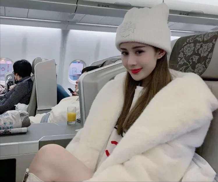 她是"低配版"杨幂,因不满秦奋4500万分手费,跑到国外生子_韦雪_网络