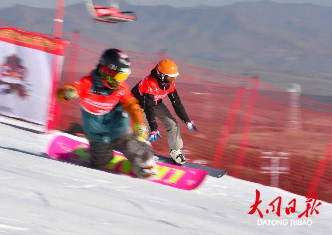 滑雪場體驗單板,雙板的運動激情,或在曼園冰雪世界,臥龍山冰雪嘉年華