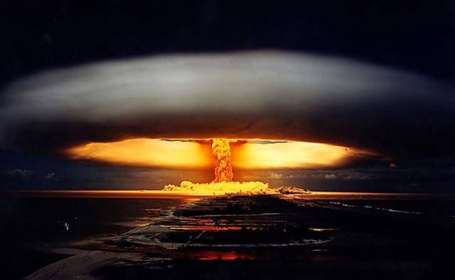苏联首次氢弹试验,产生4600米半径的火球,千里之外可见_威力_实验