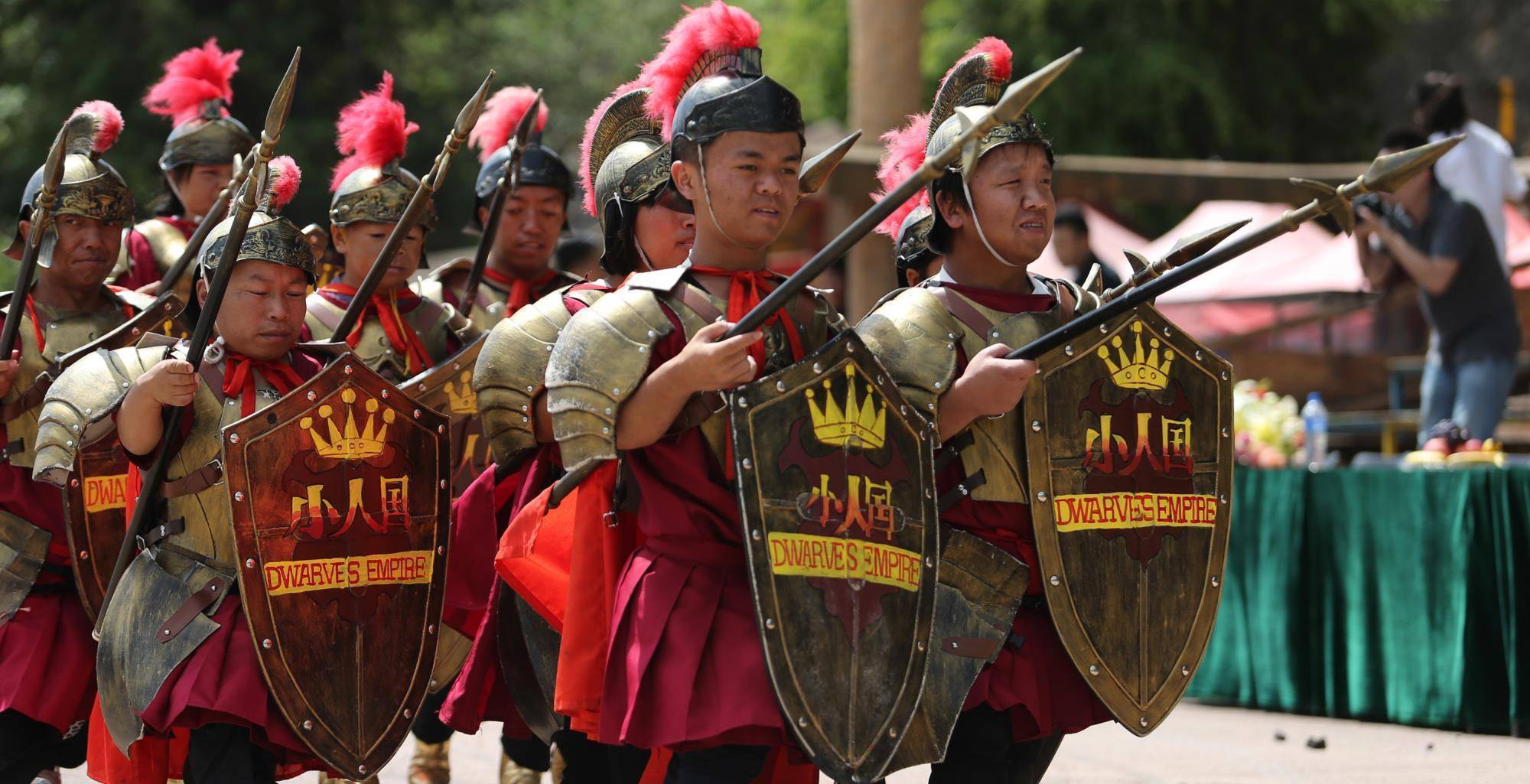 云南小人国里"小矮人"还是"小拽人"?