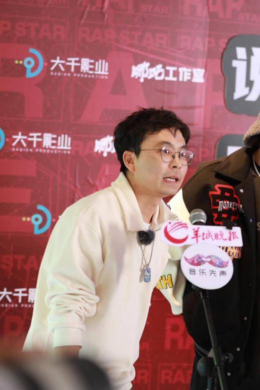 离不开优秀的幕后团队,《说唱梦工厂》总导演赵林林介绍了团队的背景