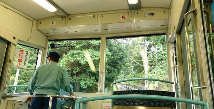 搭乘京阪本線,來到了接近大阪府交界的八幡市,車站就在南山山腳下