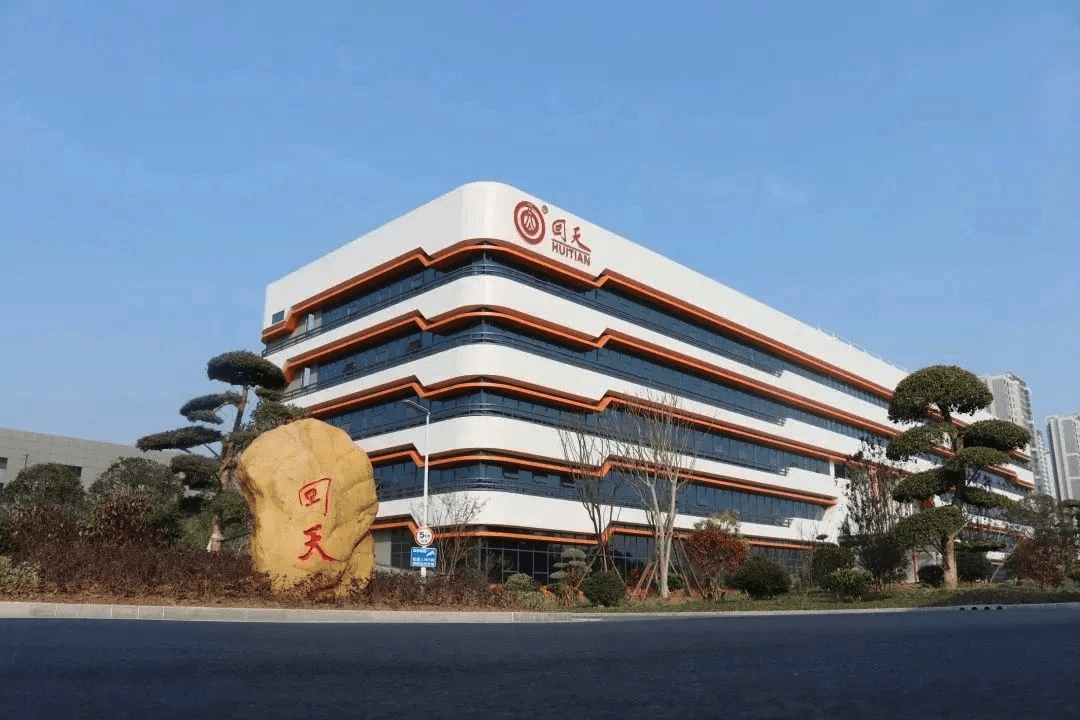 回天新材专注胶粘新材料研发,拥有六大学科2000多种产品,广泛应用于