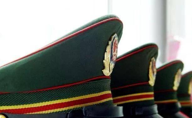 武警为何也要配发贝雷帽,实用价值非常高_大檐帽_历史_中国