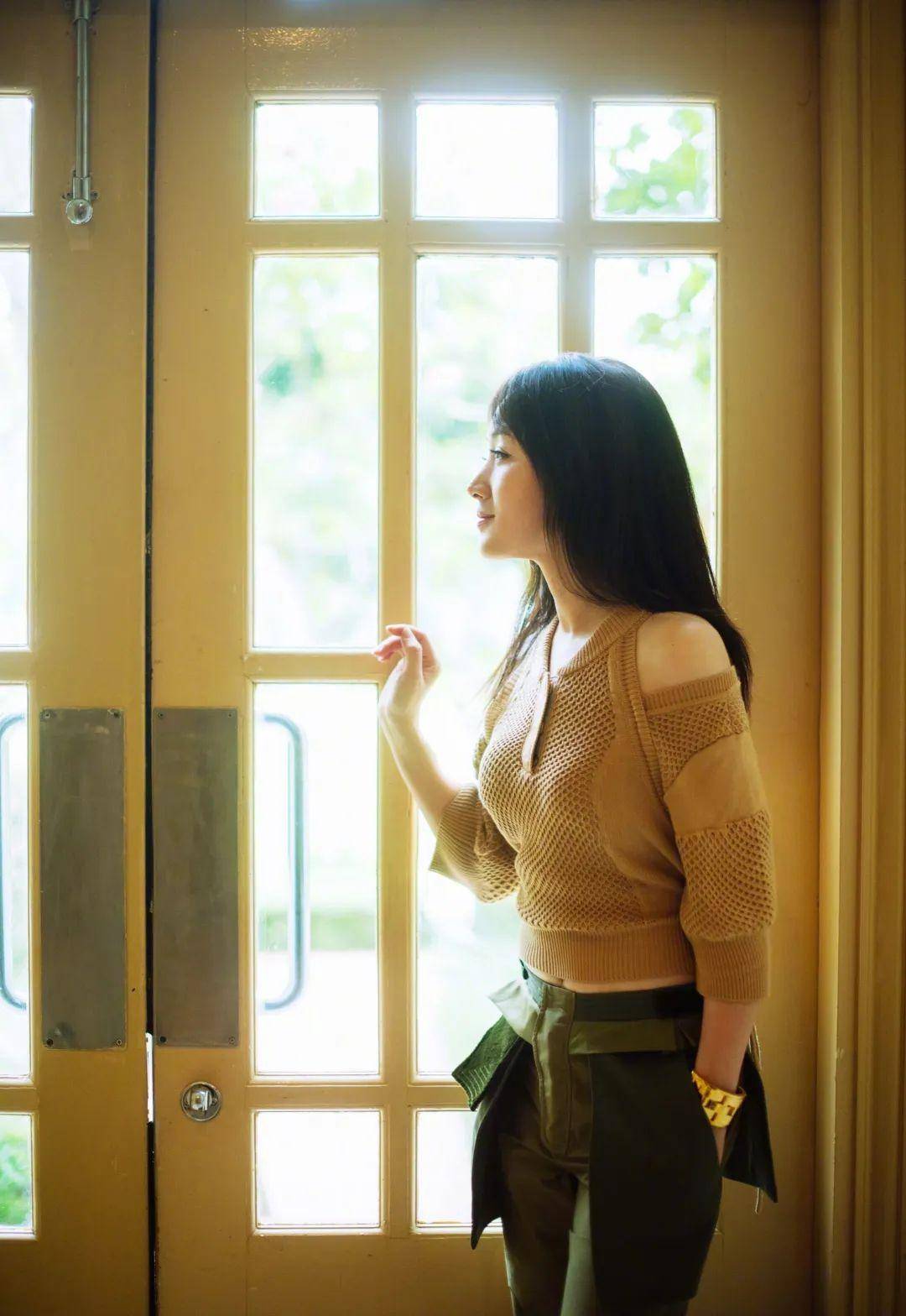 51岁杨钰莹到付笛声家做客,她打扮像少女,同框54岁任静似两代人_造型