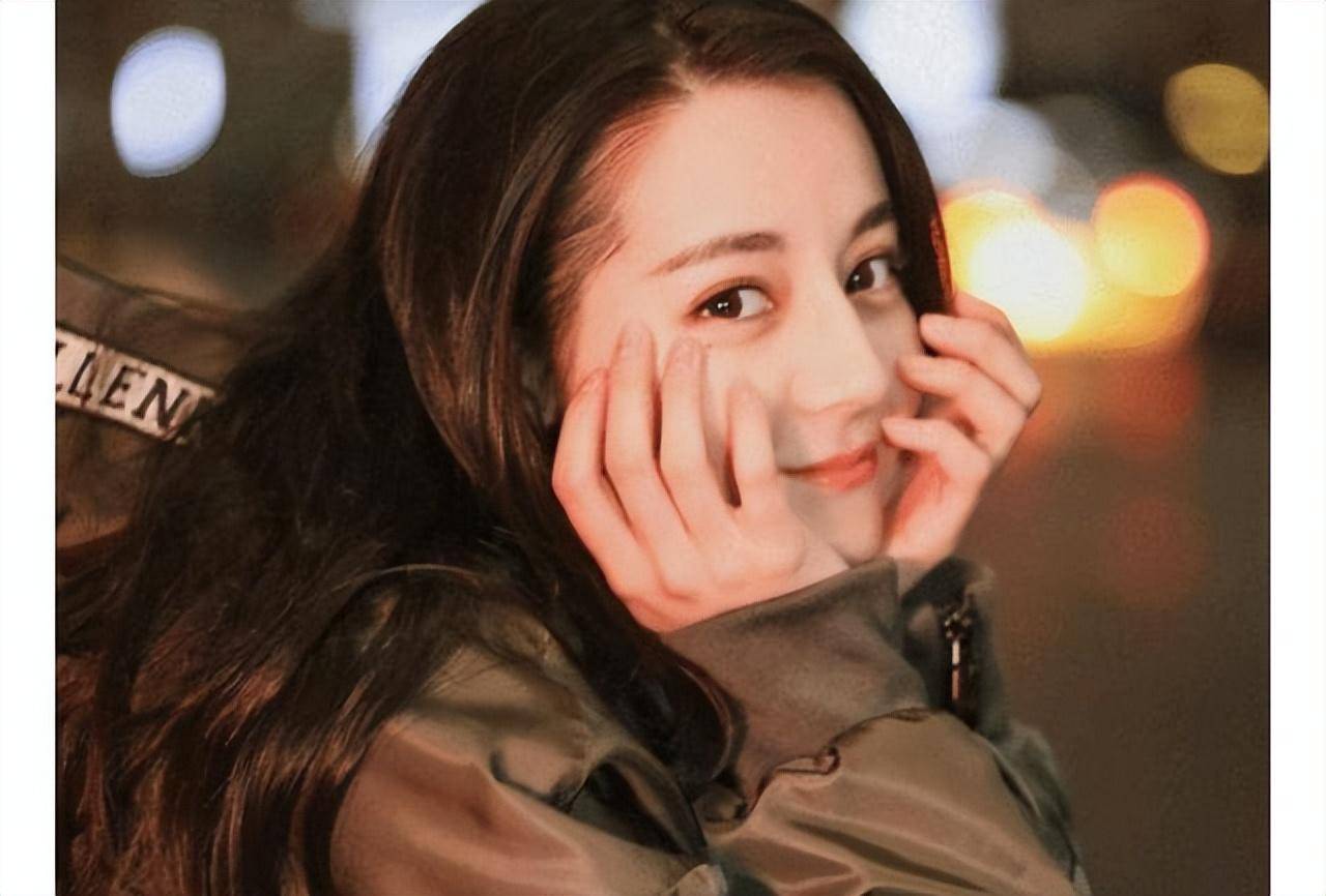 边缘顶流迪丽热巴,获金鹰奖惨遭群嘲,一年狂赚37亿仍没买房_生活_上海