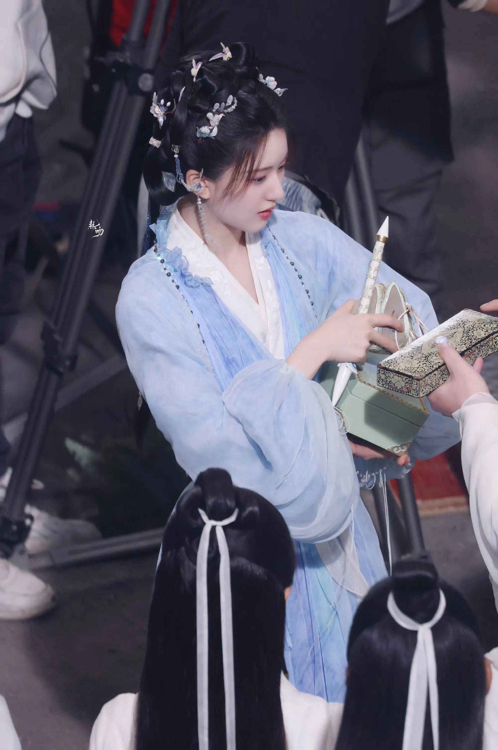 赵露思新剧《神隐》剧照绝美路透首发,李昀锐当任男二秒杀男一号_视频