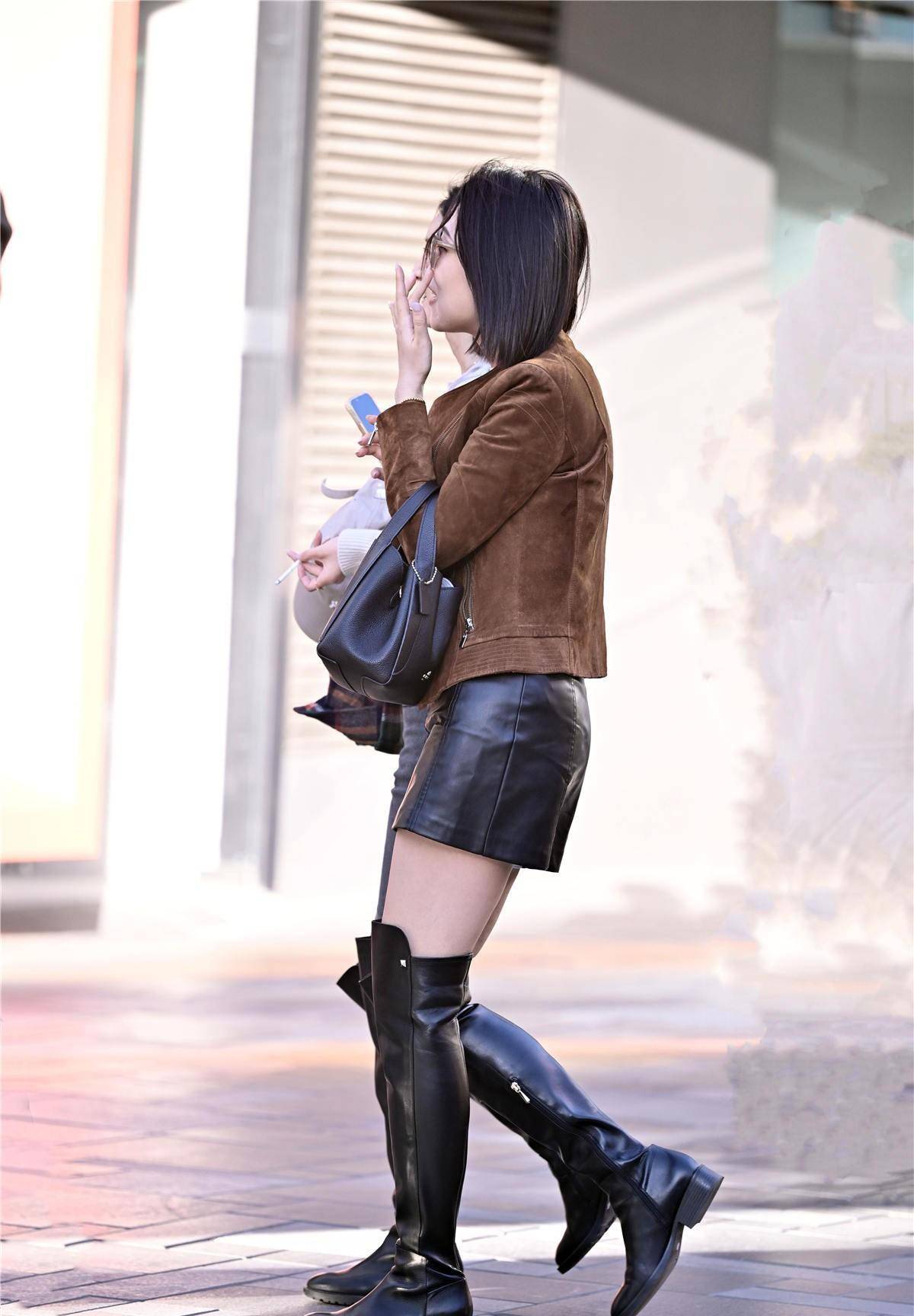 秋冬季节的过膝长靴搭配,每个人选择的风格和款式都不一样_黑色_效果