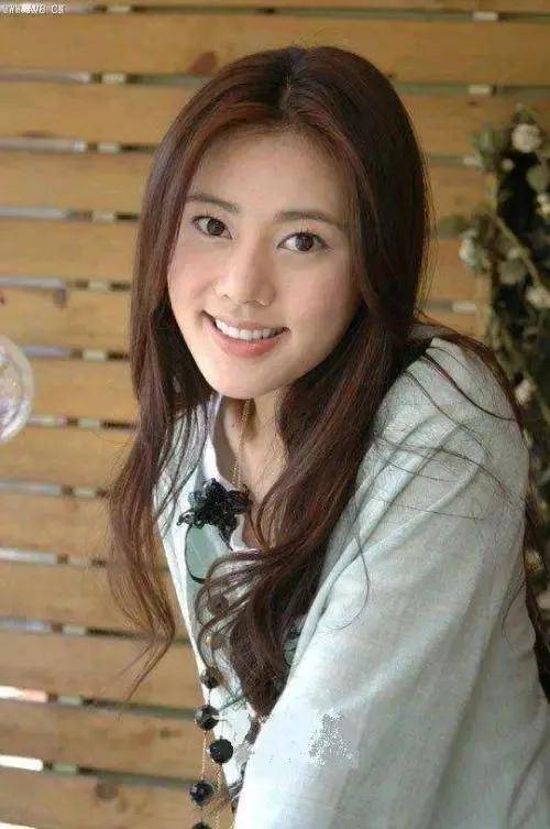 一切事宜都准备完成后,秋瓷炫前往香港与彭于晏等一起合作主演偶像剧