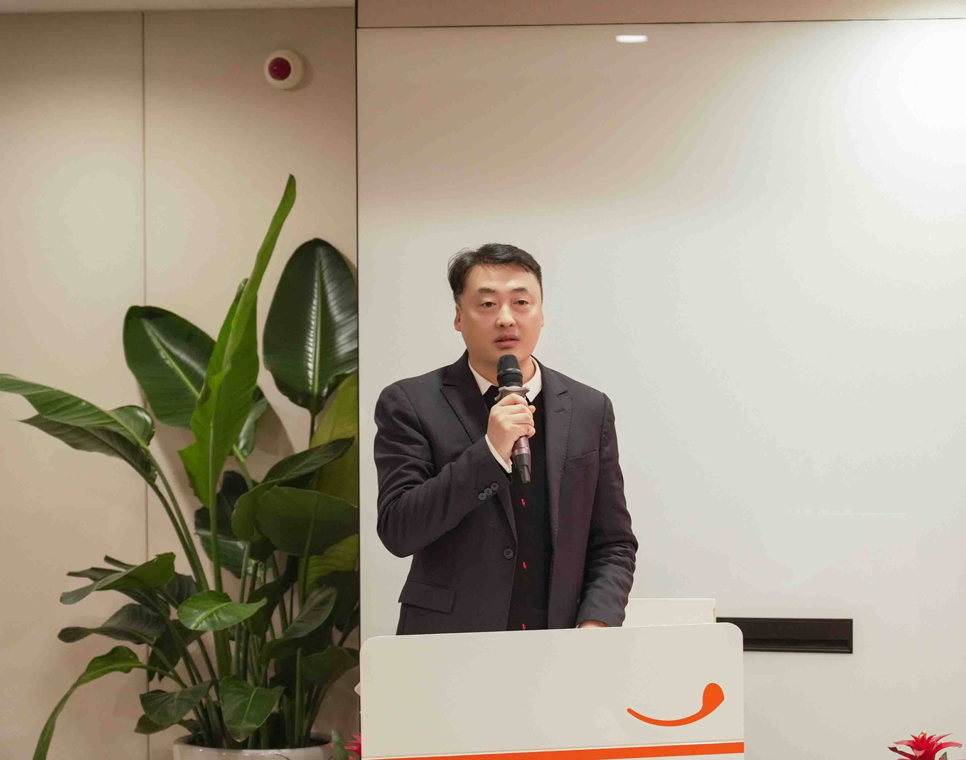 百味新零售上海揭牌仪式圆满举行-来伊份股份和中证集团共同参与_先生