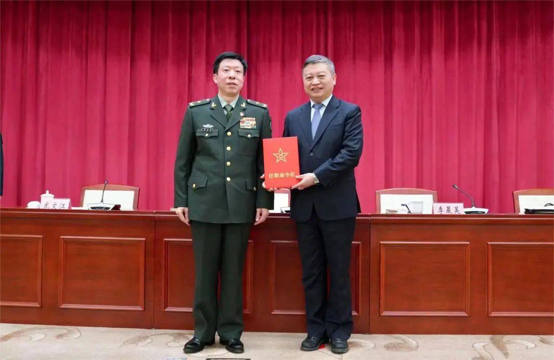 市委常委,上海警备区少将政治委员胡世军,区委书记李晨昊,上海警备区
