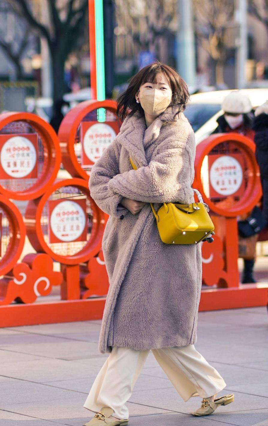 冬季街拍,南方女孩和北方女孩穿搭区别真大,看杭州和