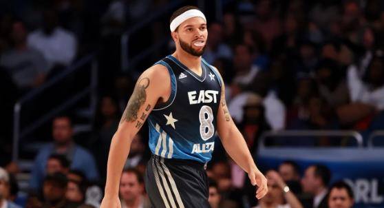 39岁德隆现状:从未宣布退役就消失,为博热度参加网红比赛_斯隆_爵士队