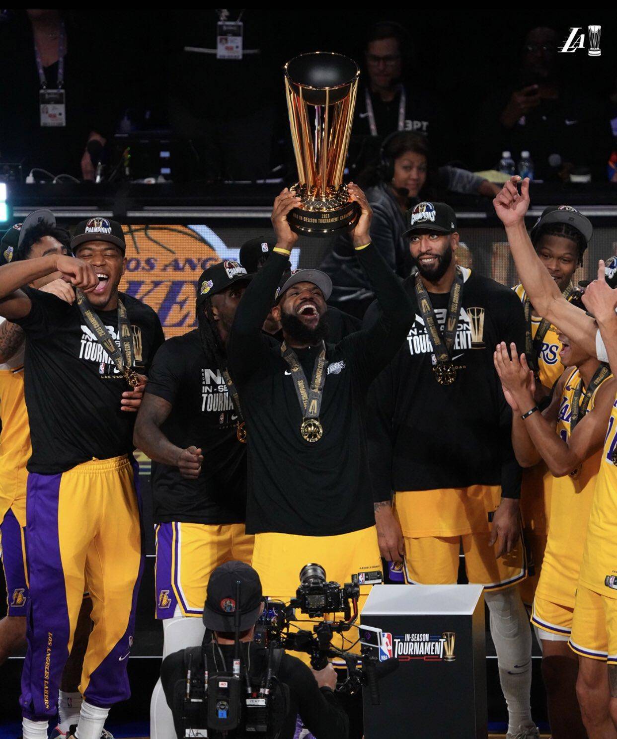 湖人季中冠军旗帜曝光:与总冠军的区别很大 纪念科比球衣退役6周年