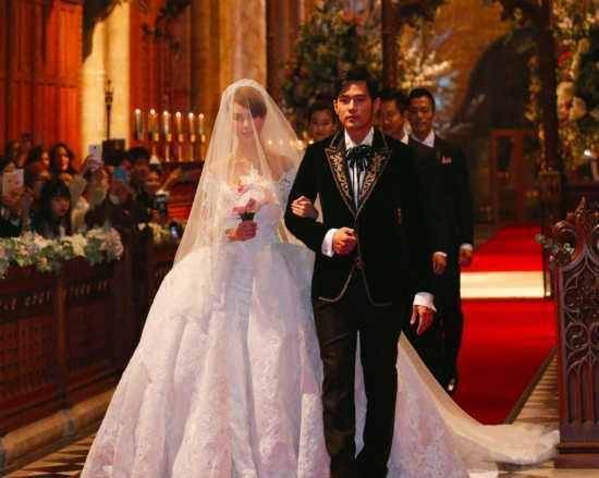 "天王嫂"昆凌晒自拍美照自称回来立刻变淑女撞脸angelababy_周杰伦