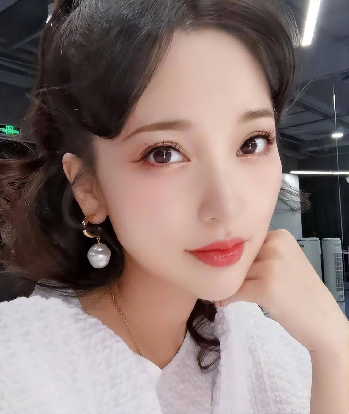 她可以坦然面对素颜,但无法接受老去_事实_青春_生活