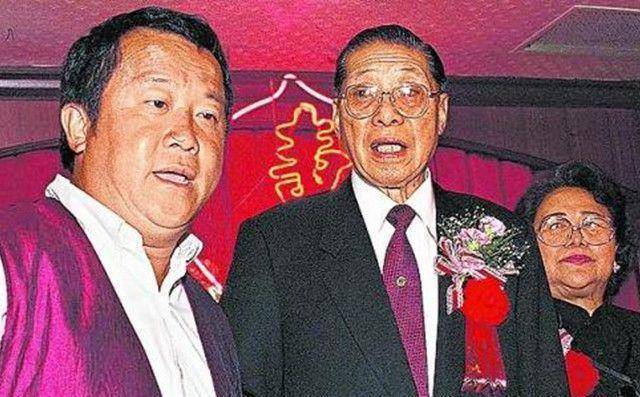 "戏中揩油,钟爱美女",论占便宜,他曾志伟可比张翰有经验_生活_衣服