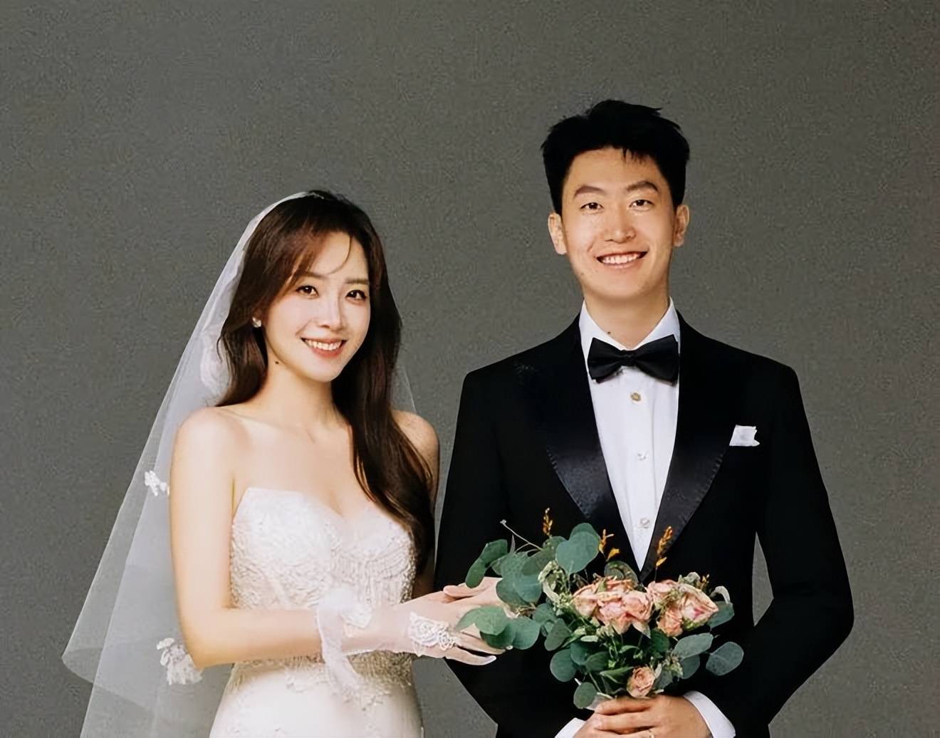 解说管泽元和余霜在圣诞节举办婚礼,嘉宾名单被爆出_电竞_网友_阵容