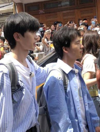 《奔跑吧》剧透纯生图,郭麒麟身材好娇小,baby少女感十足_蔡徐坤_节目